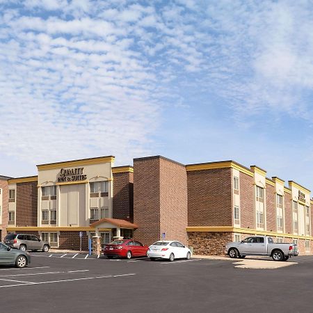 Quality Inn & Suites Ames Conference Center Near Isu Campus Dış mekan fotoğraf