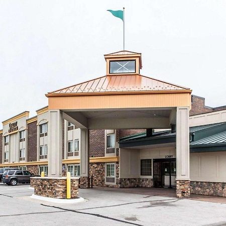 Quality Inn & Suites Ames Conference Center Near Isu Campus Dış mekan fotoğraf