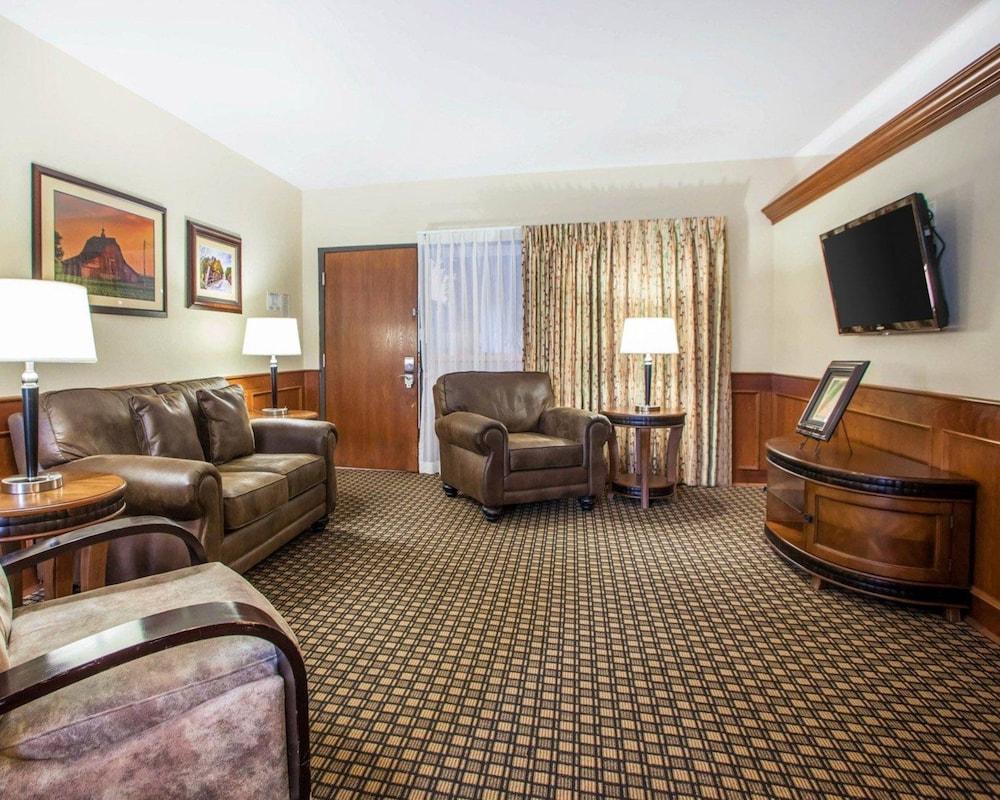 Quality Inn & Suites Ames Conference Center Near Isu Campus Dış mekan fotoğraf