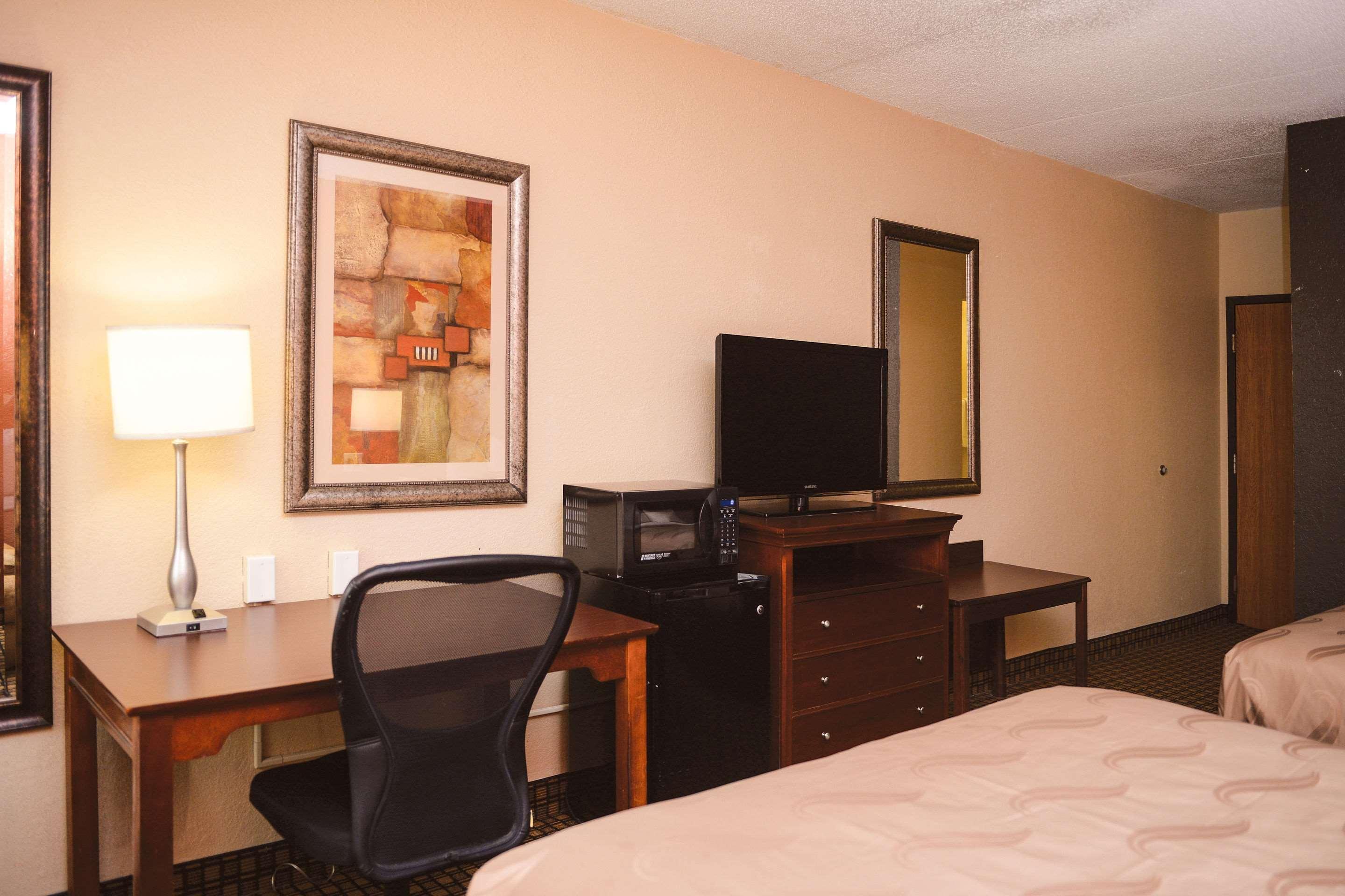 Quality Inn & Suites Ames Conference Center Near Isu Campus Dış mekan fotoğraf