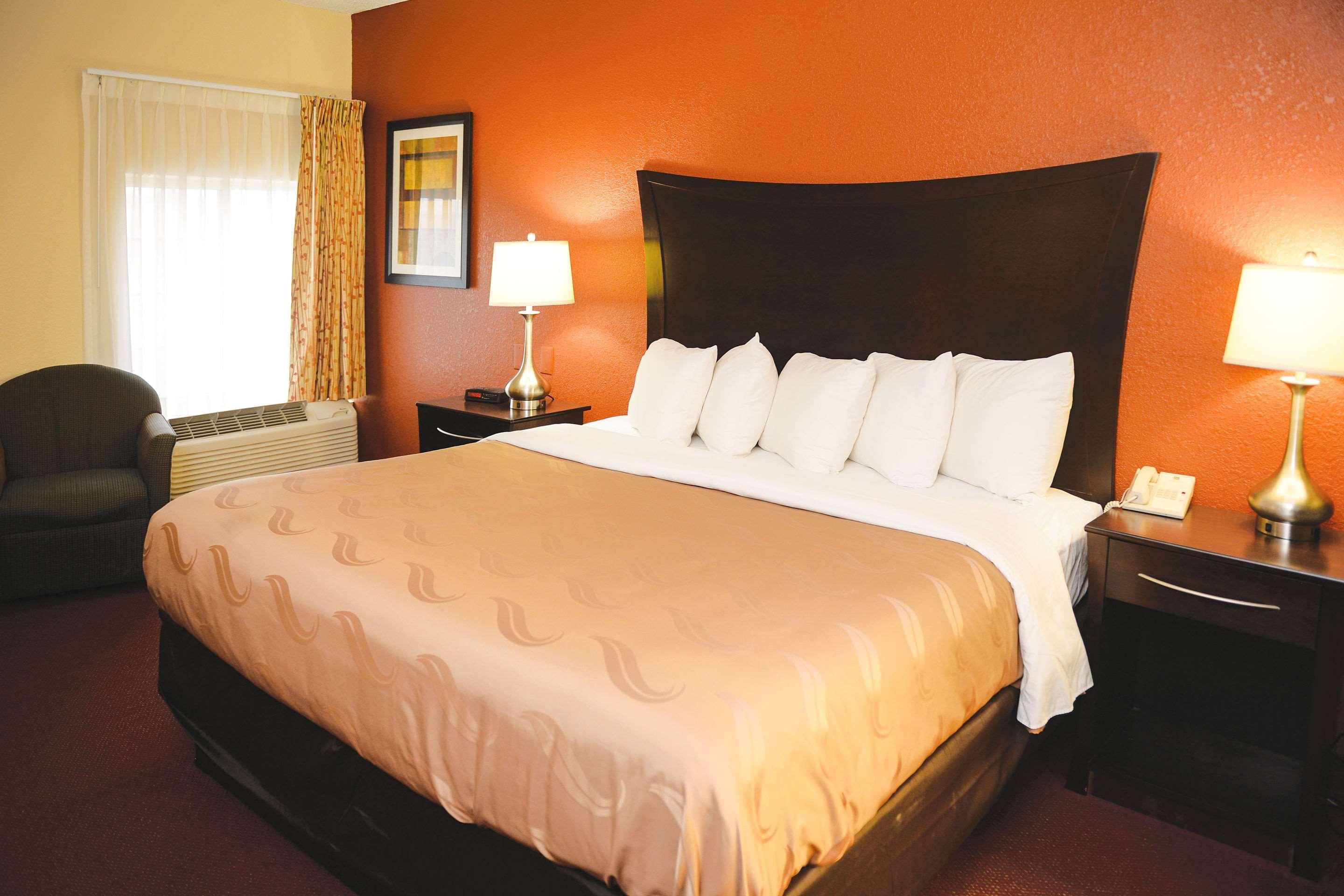 Quality Inn & Suites Ames Conference Center Near Isu Campus Dış mekan fotoğraf