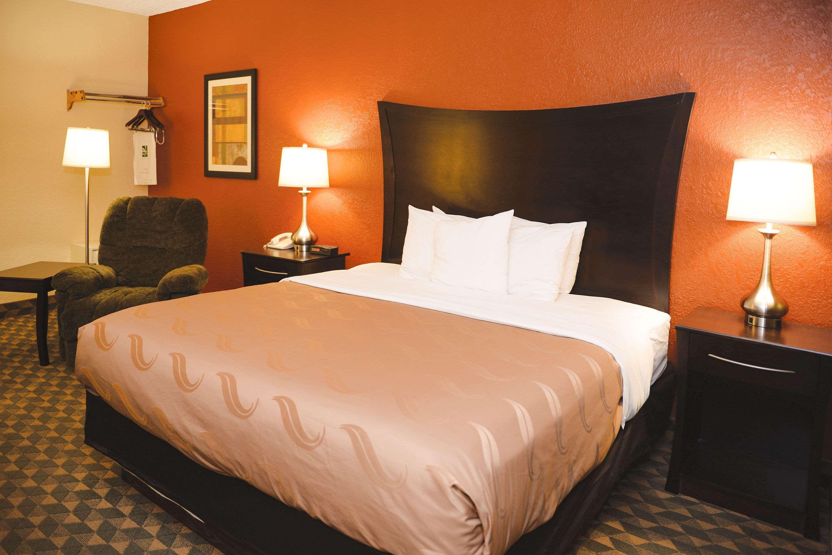 Quality Inn & Suites Ames Conference Center Near Isu Campus Dış mekan fotoğraf