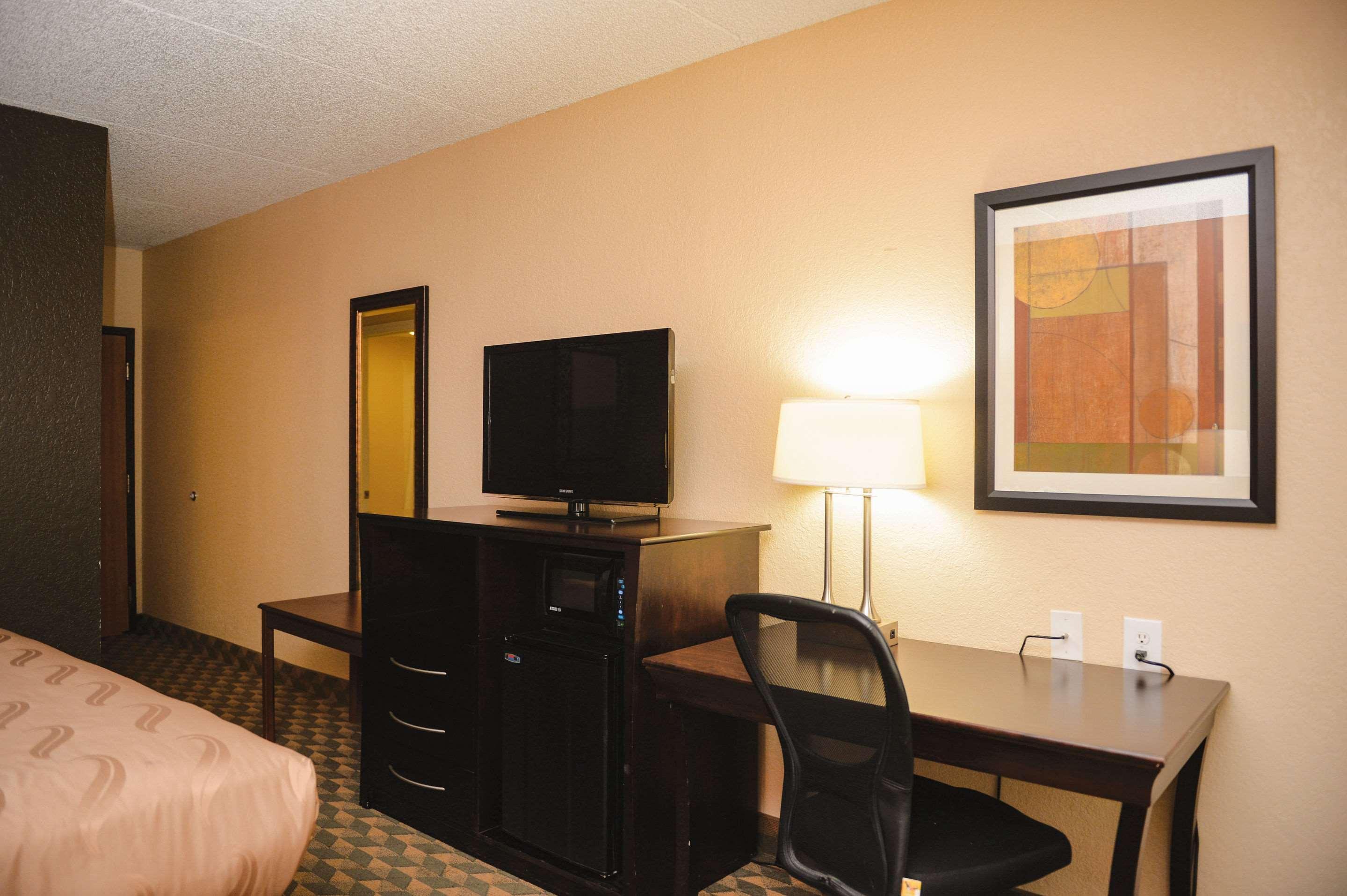 Quality Inn & Suites Ames Conference Center Near Isu Campus Dış mekan fotoğraf