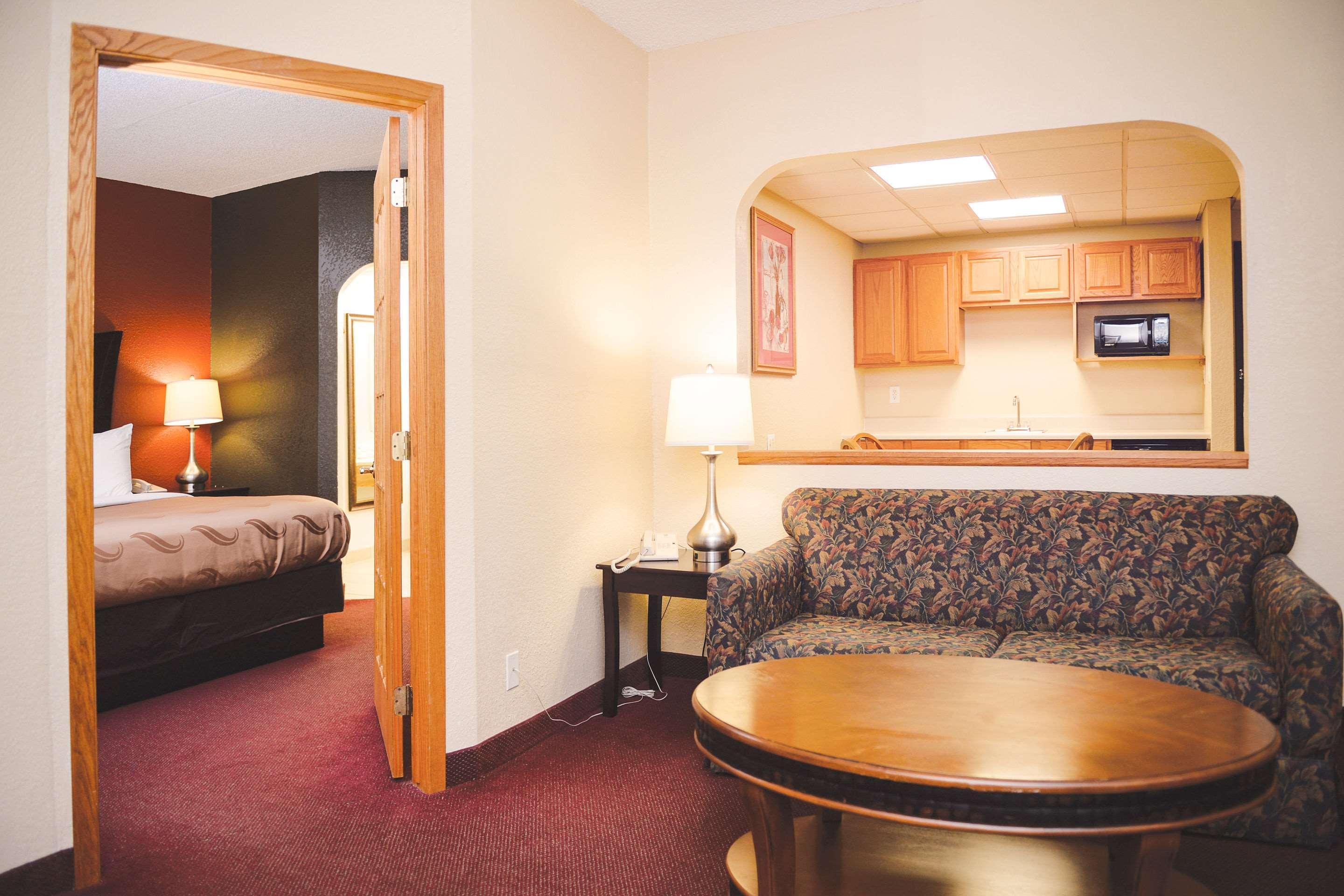 Quality Inn & Suites Ames Conference Center Near Isu Campus Dış mekan fotoğraf