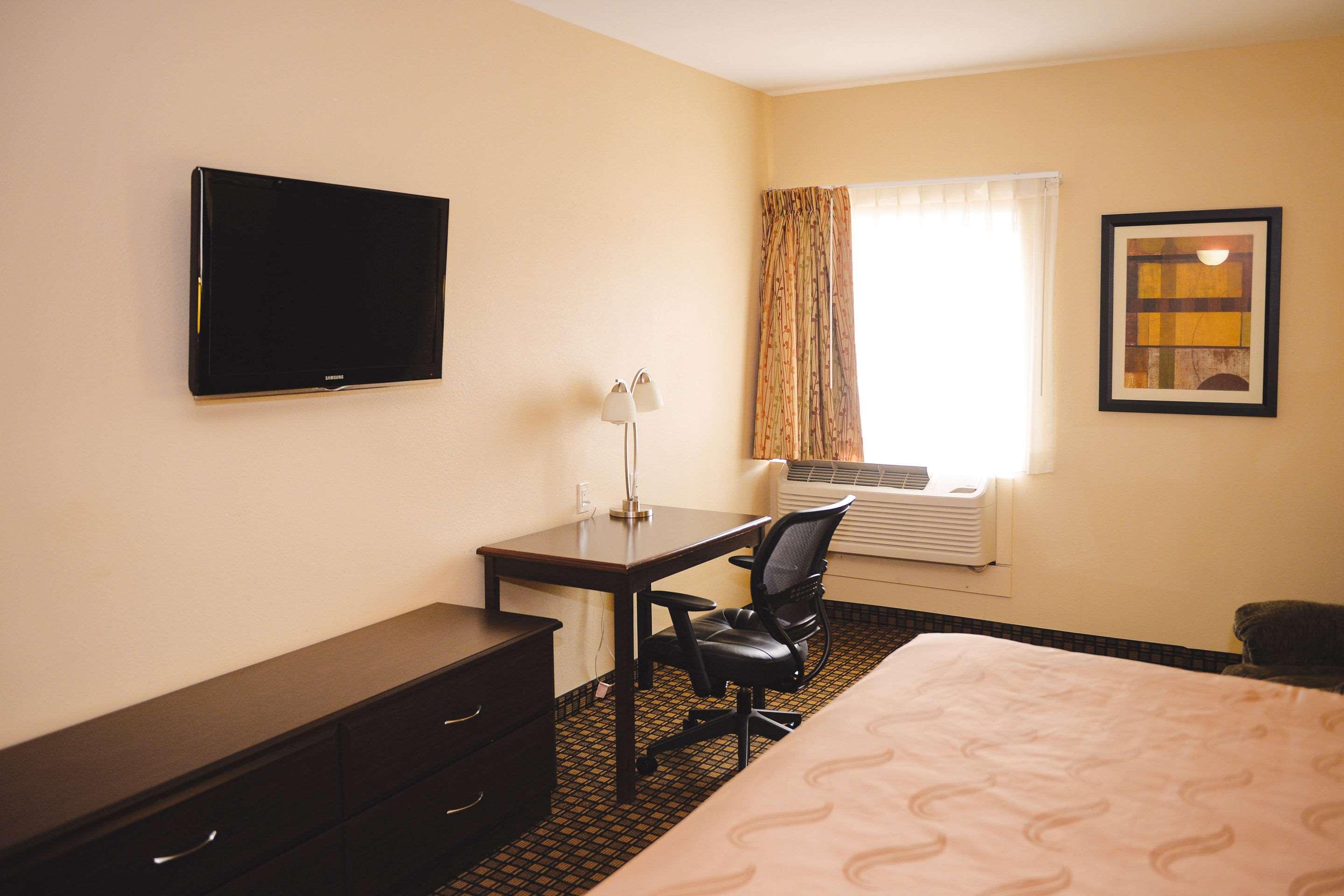 Quality Inn & Suites Ames Conference Center Near Isu Campus Dış mekan fotoğraf