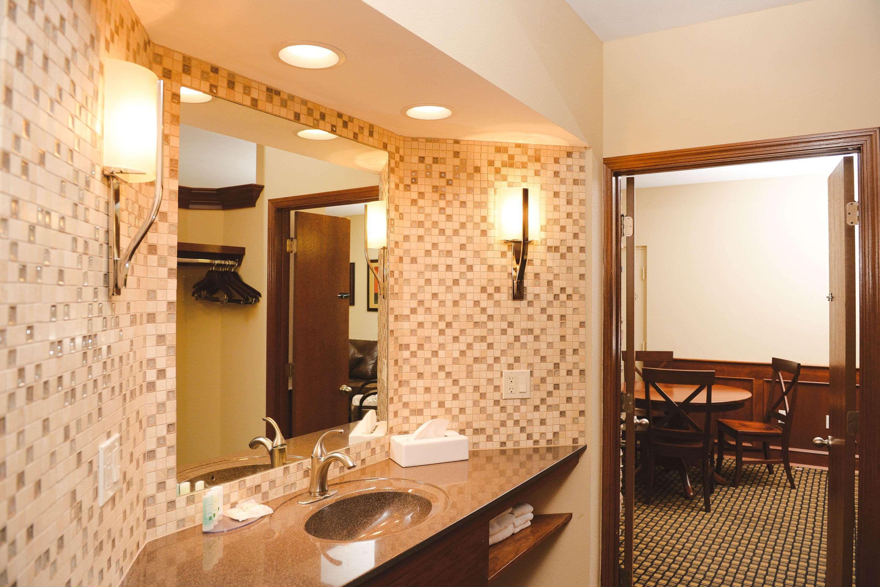 Quality Inn & Suites Ames Conference Center Near Isu Campus Dış mekan fotoğraf