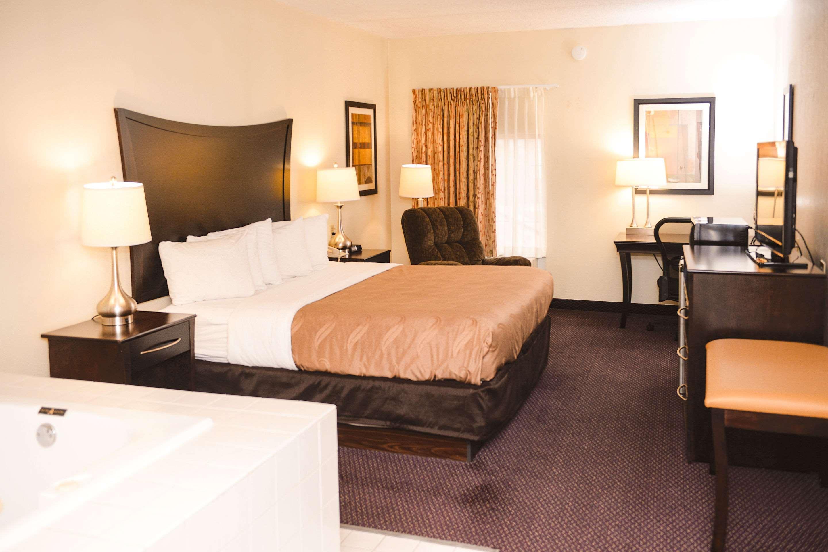 Quality Inn & Suites Ames Conference Center Near Isu Campus Dış mekan fotoğraf