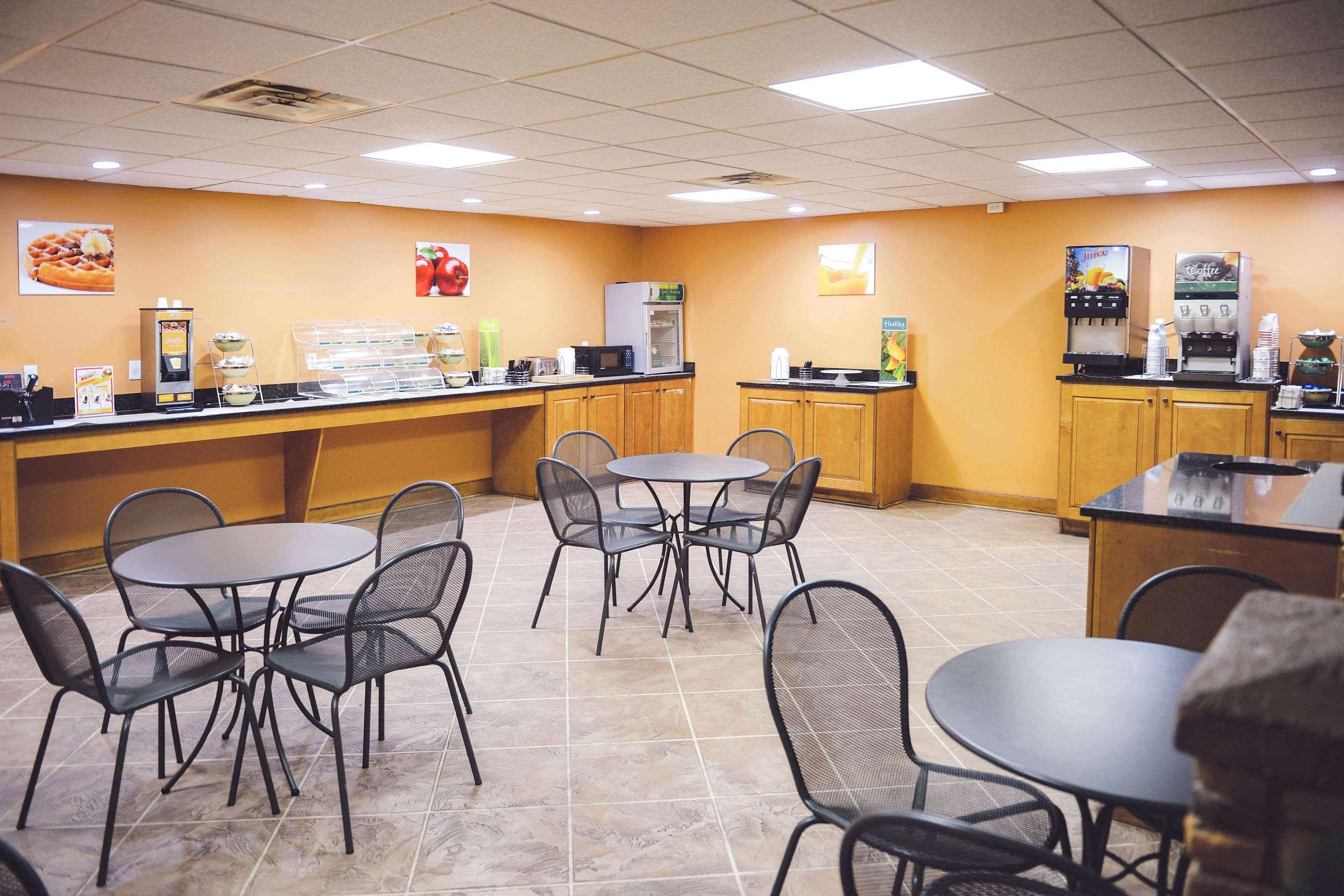 Quality Inn & Suites Ames Conference Center Near Isu Campus Dış mekan fotoğraf