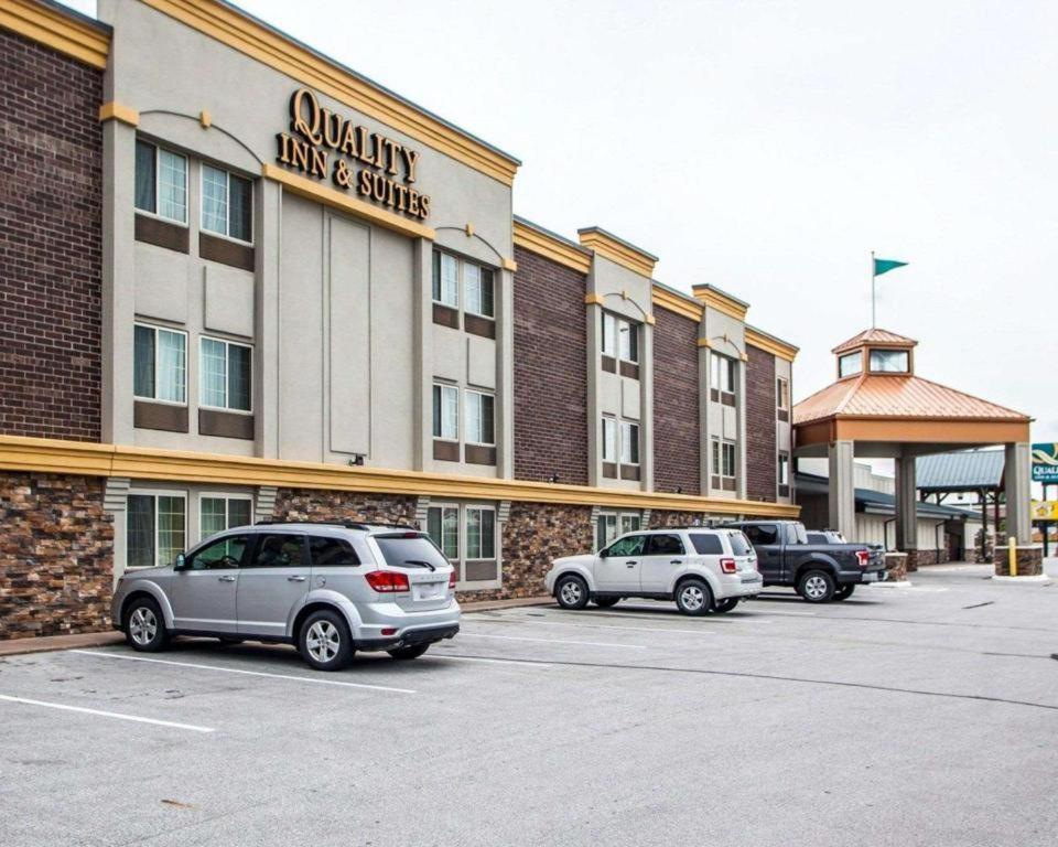 Quality Inn & Suites Ames Conference Center Near Isu Campus Dış mekan fotoğraf