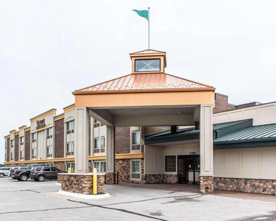 Quality Inn & Suites Ames Conference Center Near Isu Campus Dış mekan fotoğraf