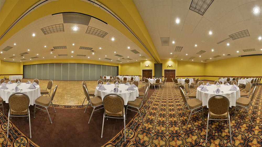 Quality Inn & Suites Ames Conference Center Near Isu Campus Dış mekan fotoğraf
