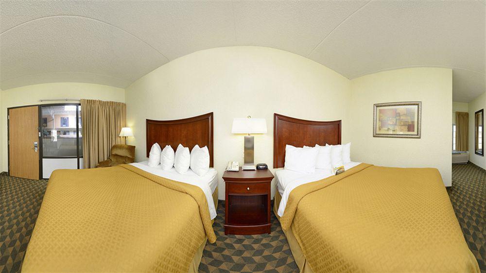 Quality Inn & Suites Ames Conference Center Near Isu Campus Dış mekan fotoğraf